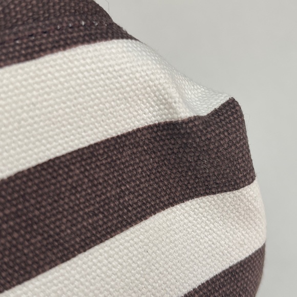 🐠Henri Bendel New York chocolate and white stripe cosmetic case - Picture 10 of 11